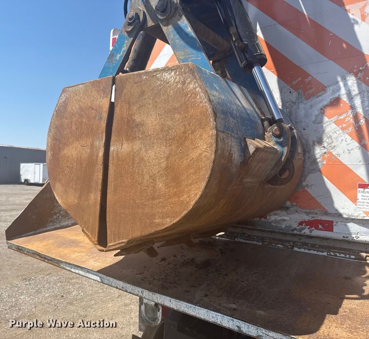 image for item NU9559 2009 International WorkStar 7500 grapple crane truck