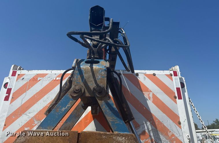 image for item NU9559 2009 International WorkStar 7500 grapple crane truck