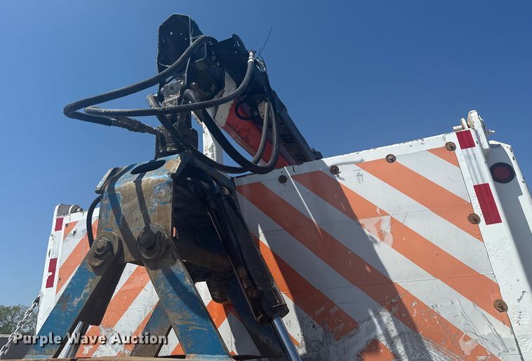 image for item NU9559 2009 International WorkStar 7500 grapple crane truck