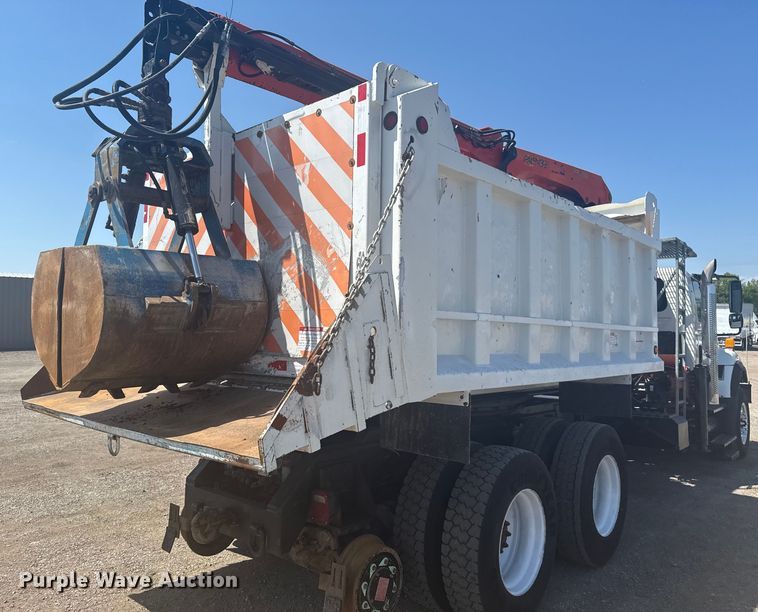 image for item NU9559 2009 International WorkStar 7500 grapple crane truck