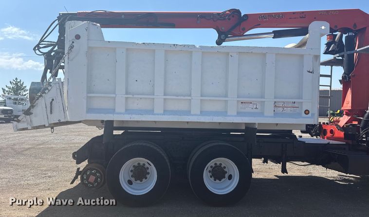 image for item NU9559 2009 International WorkStar 7500 grapple crane truck