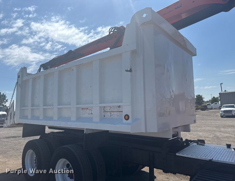 image for item NU9559 2009 International WorkStar 7500 grapple crane truck