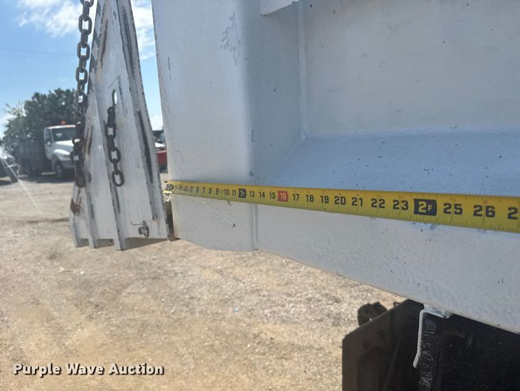 image for item NU9559 2009 International WorkStar 7500 grapple crane truck