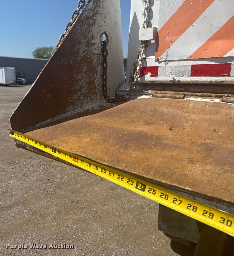 image for item NU9559 2009 International WorkStar 7500 grapple crane truck