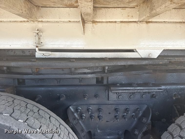 image for item NU9559 2009 International WorkStar 7500 grapple crane truck