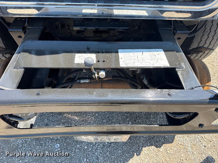 image for item NU9559 2009 International WorkStar 7500 grapple crane truck