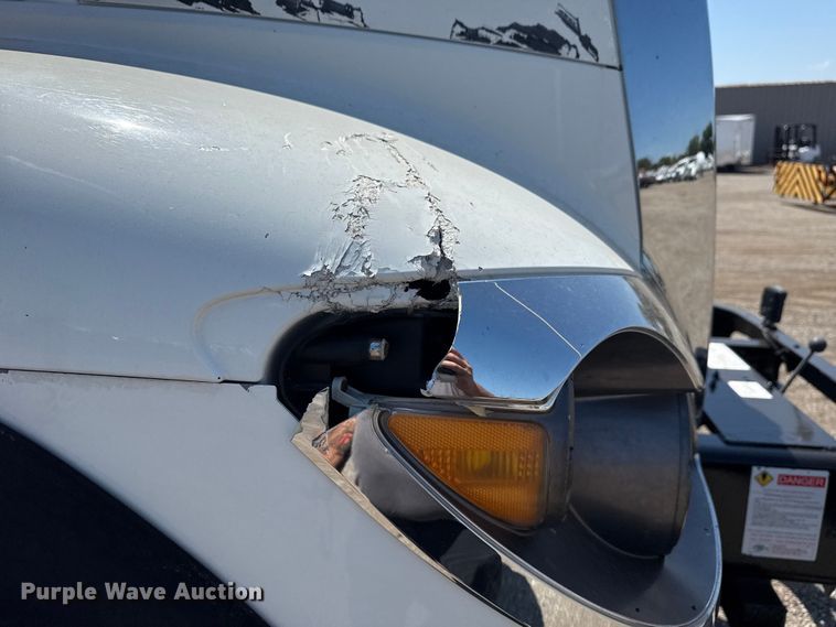 image for item NU9559 2009 International WorkStar 7500 grapple crane truck