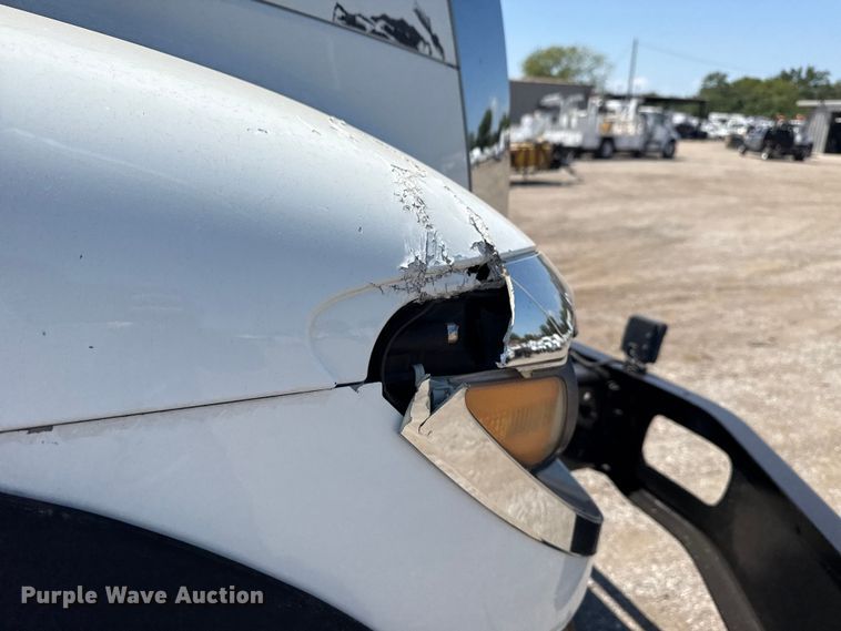 image for item NU9559 2009 International WorkStar 7500 grapple crane truck