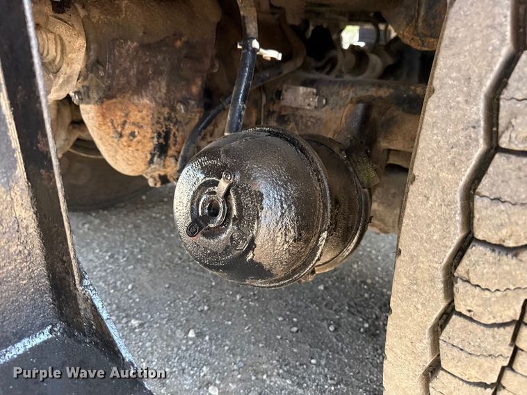 image for item NU9559 2009 International WorkStar 7500 grapple crane truck