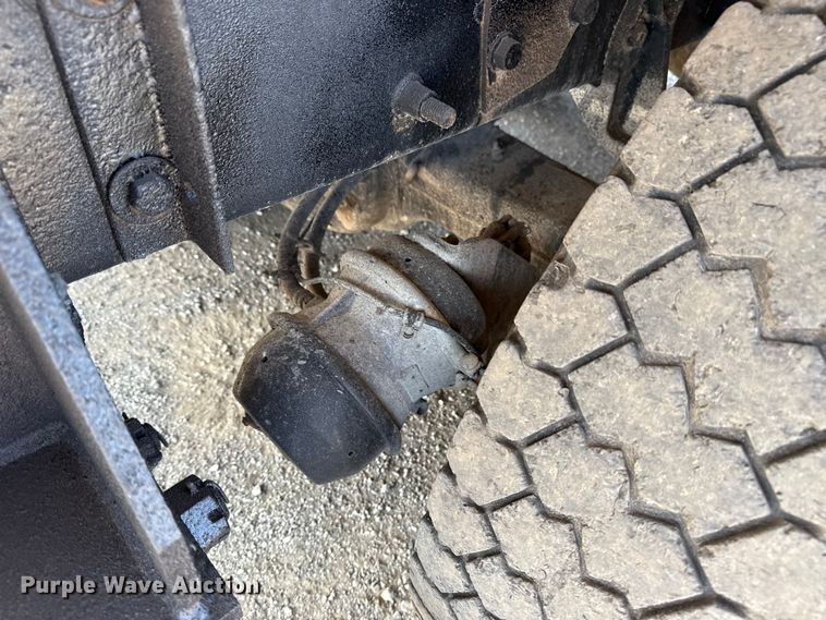 image for item NU9559 2009 International WorkStar 7500 grapple crane truck