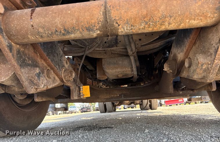 image for item NU9559 2009 International WorkStar 7500 grapple crane truck