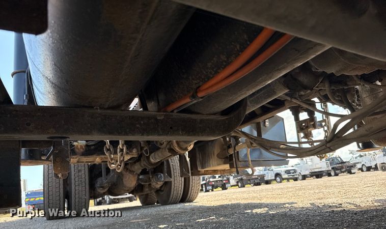 image for item NU9559 2009 International WorkStar 7500 grapple crane truck