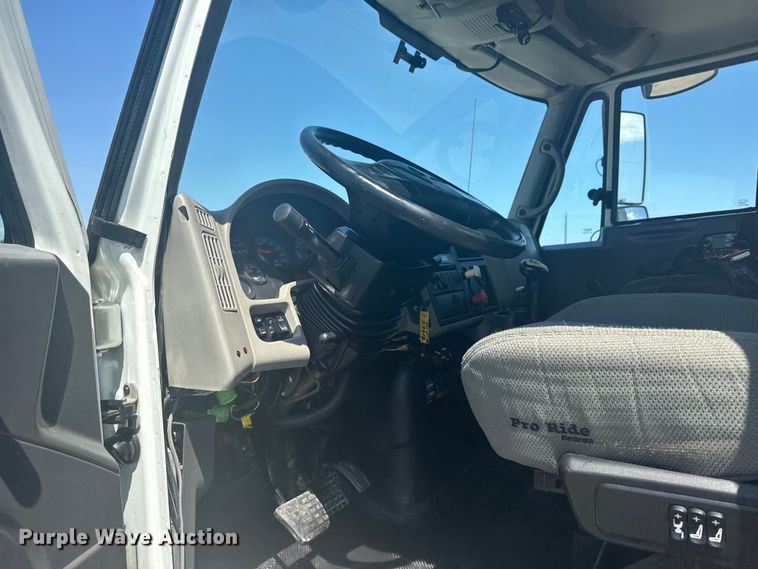 image for item NU9559 2009 International WorkStar 7500 grapple crane truck