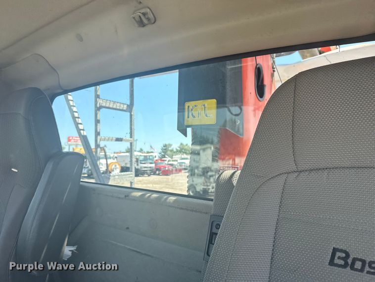 image for item NU9559 2009 International WorkStar 7500 grapple crane truck