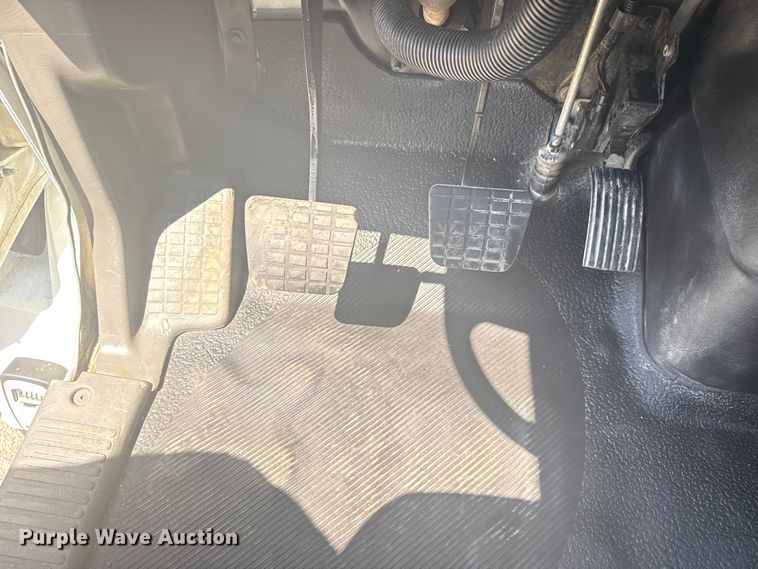 image for item NU9559 2009 International WorkStar 7500 grapple crane truck