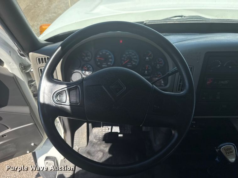 image for item NU9559 2009 International WorkStar 7500 grapple crane truck