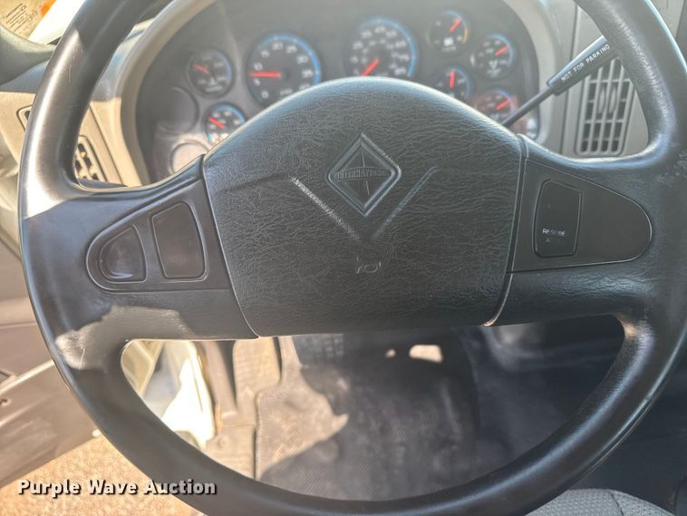 image for item NU9559 2009 International WorkStar 7500 grapple crane truck