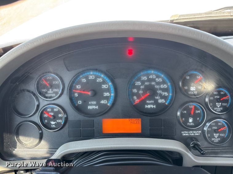 image for item NU9559 2009 International WorkStar 7500 grapple crane truck