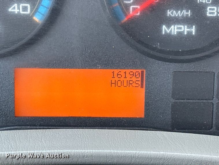 image for item NU9559 2009 International WorkStar 7500 grapple crane truck