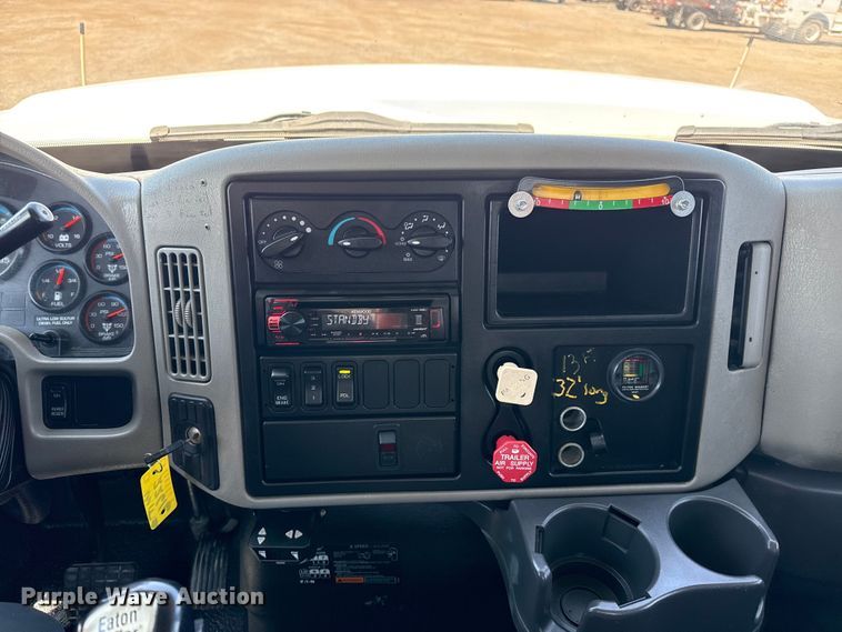 image for item NU9559 2009 International WorkStar 7500 grapple crane truck