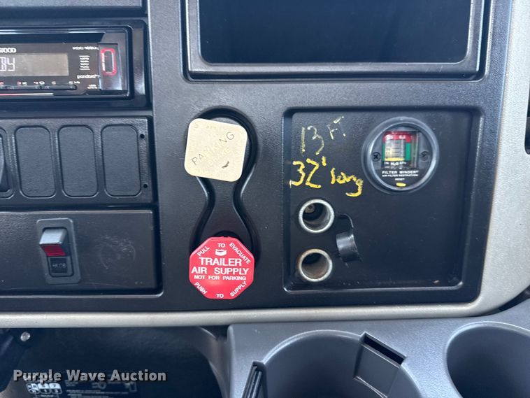 image for item NU9559 2009 International WorkStar 7500 grapple crane truck