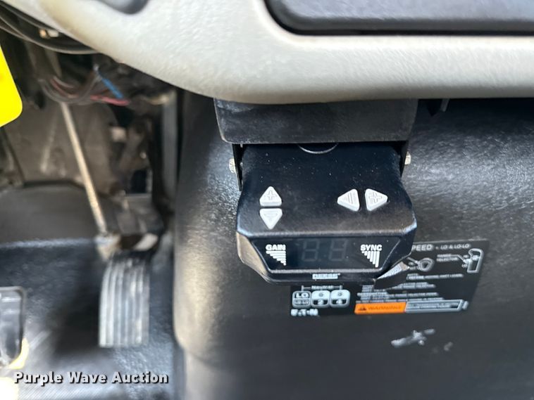 image for item NU9559 2009 International WorkStar 7500 grapple crane truck