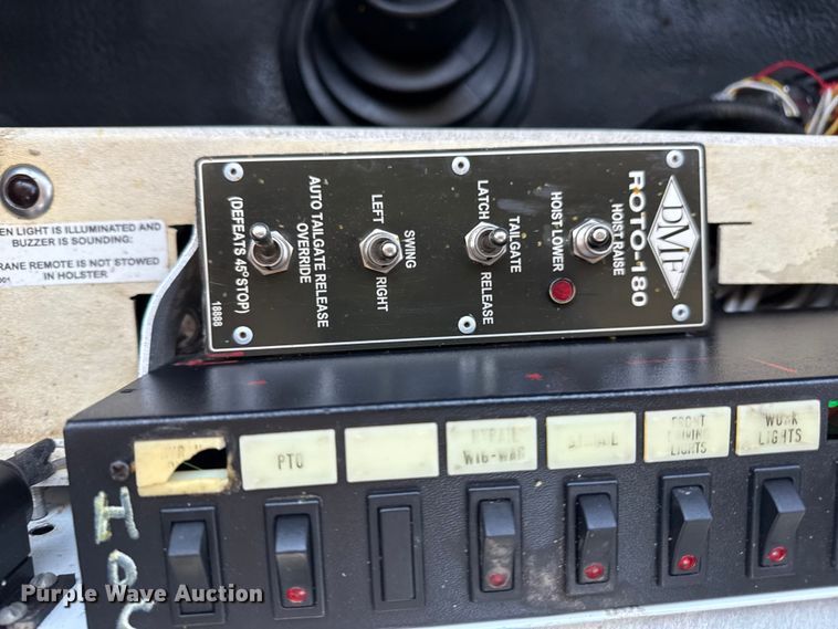 image for item NU9559 2009 International WorkStar 7500 grapple crane truck