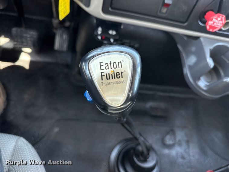 image for item NU9559 2009 International WorkStar 7500 grapple crane truck