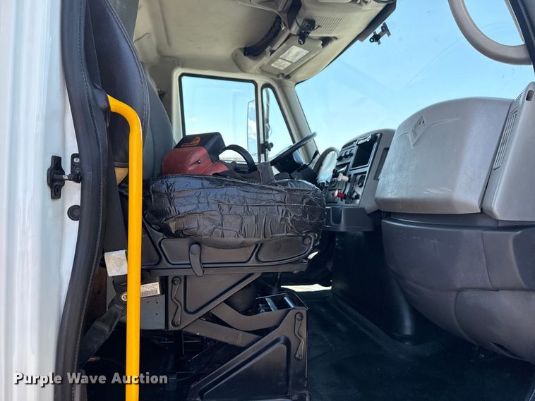 image for item NU9559 2009 International WorkStar 7500 grapple crane truck