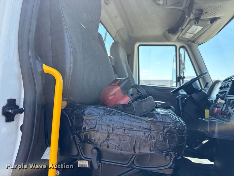 image for item NU9559 2009 International WorkStar 7500 grapple crane truck