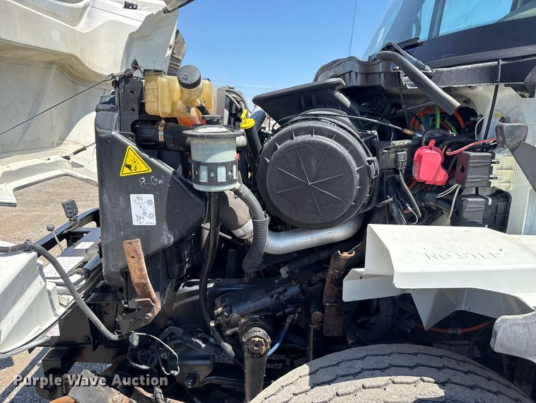 image for item NU9559 2009 International WorkStar 7500 grapple crane truck