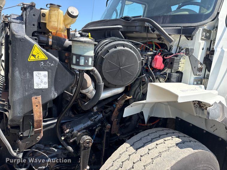 image for item NU9559 2009 International WorkStar 7500 grapple crane truck