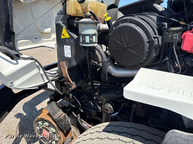 image for item NU9559 2009 International WorkStar 7500 grapple crane truck