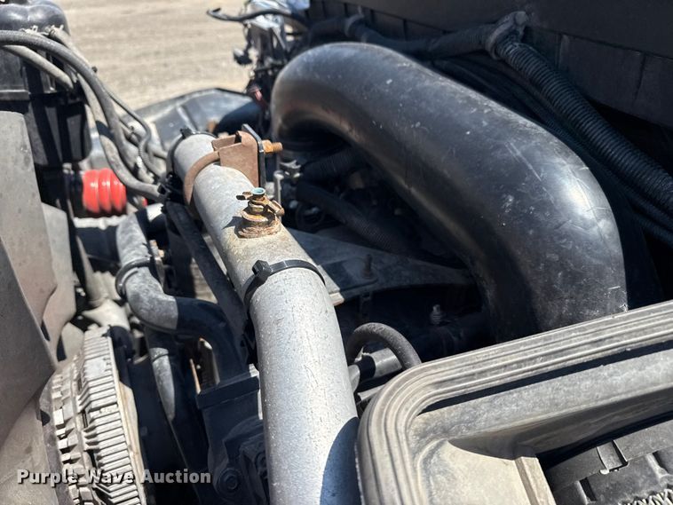 image for item NU9559 2009 International WorkStar 7500 grapple crane truck