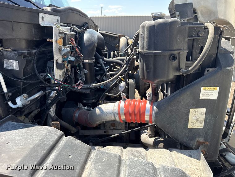 image for item NU9559 2009 International WorkStar 7500 grapple crane truck