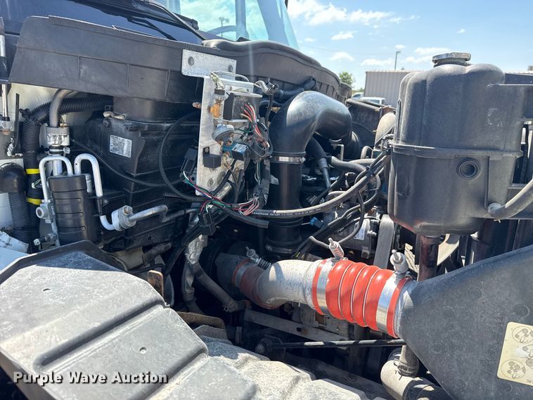 image for item NU9559 2009 International WorkStar 7500 grapple crane truck