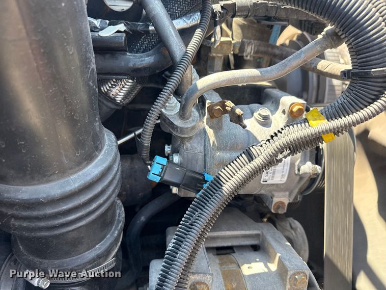 image for item NU9559 2009 International WorkStar 7500 grapple crane truck