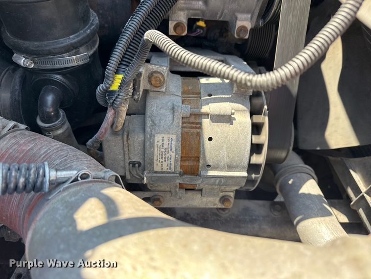 image for item NU9559 2009 International WorkStar 7500 grapple crane truck