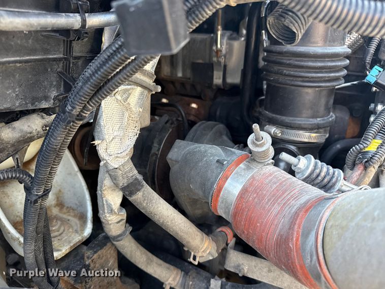 image for item NU9559 2009 International WorkStar 7500 grapple crane truck