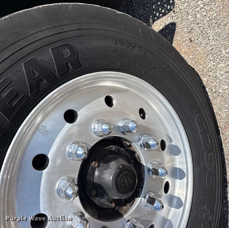 image for item NU9559 2009 International WorkStar 7500 grapple crane truck