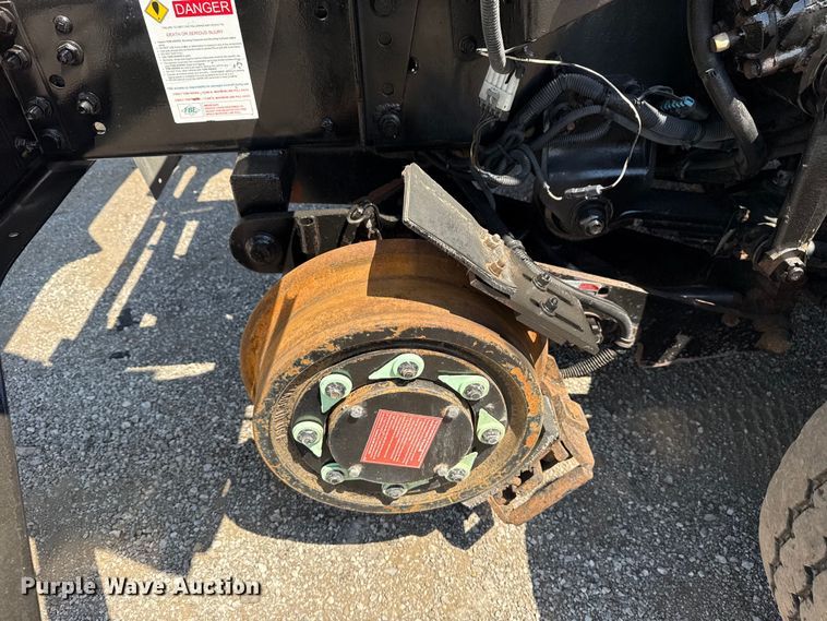 image for item NU9559 2009 International WorkStar 7500 grapple crane truck