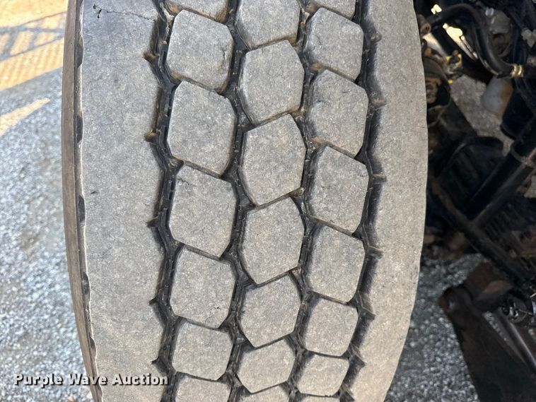 image for item NU9559 2009 International WorkStar 7500 grapple crane truck