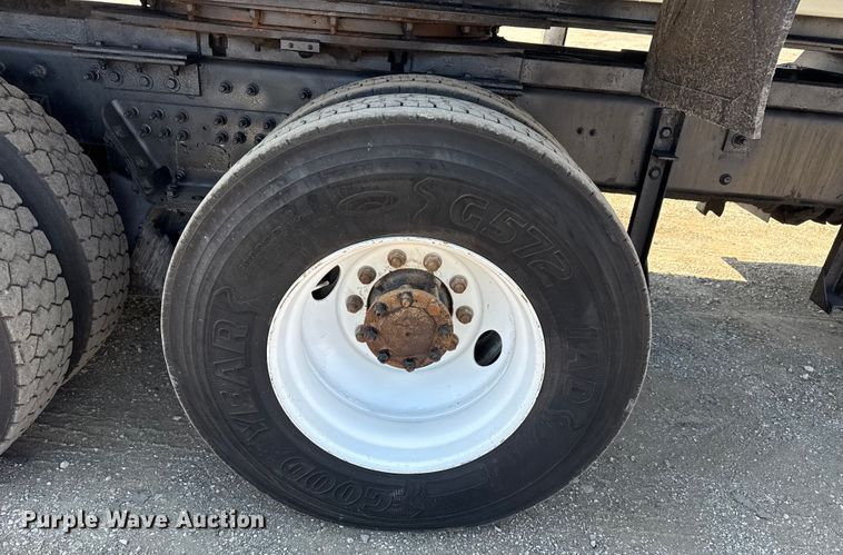 image for item NU9559 2009 International WorkStar 7500 grapple crane truck