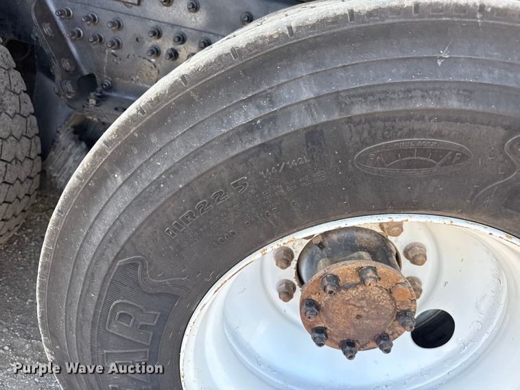 image for item NU9559 2009 International WorkStar 7500 grapple crane truck