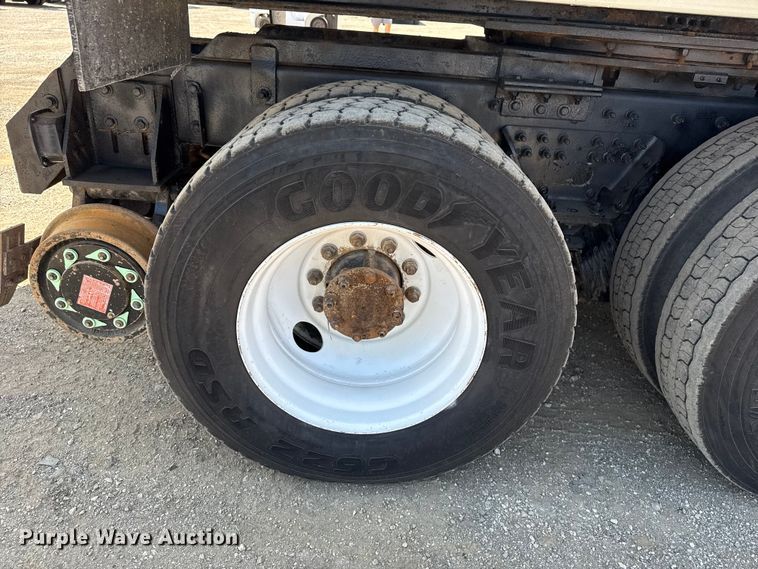 image for item NU9559 2009 International WorkStar 7500 grapple crane truck