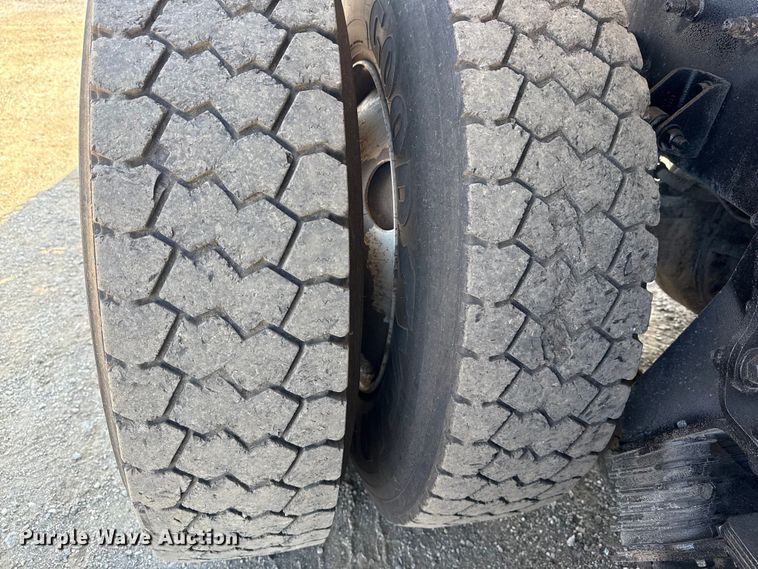 image for item NU9559 2009 International WorkStar 7500 grapple crane truck