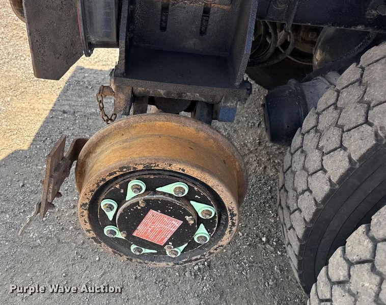 image for item NU9559 2009 International WorkStar 7500 grapple crane truck