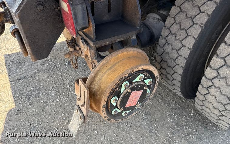 image for item NU9559 2009 International WorkStar 7500 grapple crane truck