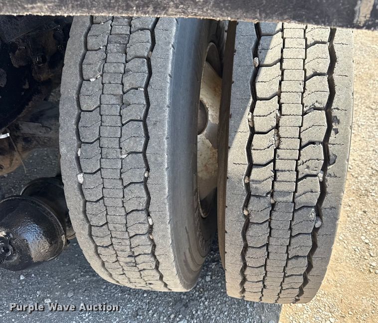 image for item NU9559 2009 International WorkStar 7500 grapple crane truck