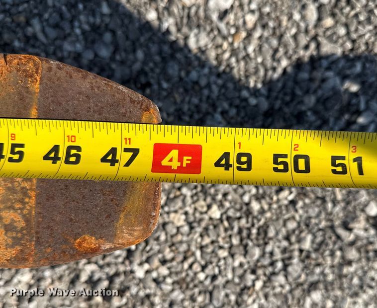 image for item NU9626 Mahindra PF4000 skid steer forks